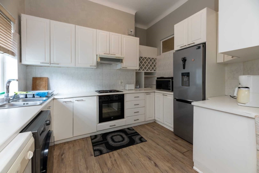 2 Bedroom Property for Sale in Sea Point Western Cape